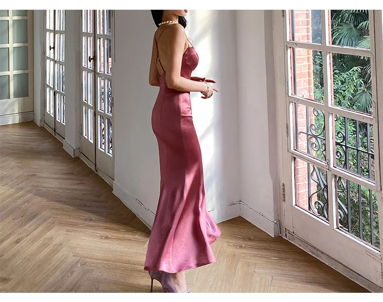Robe de soirée longue en satin sans manches pour femme