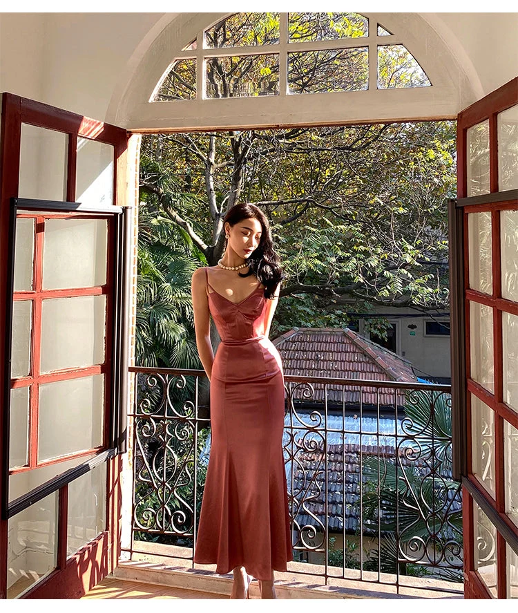 Robe de soirée longue en satin sans manches pour femme