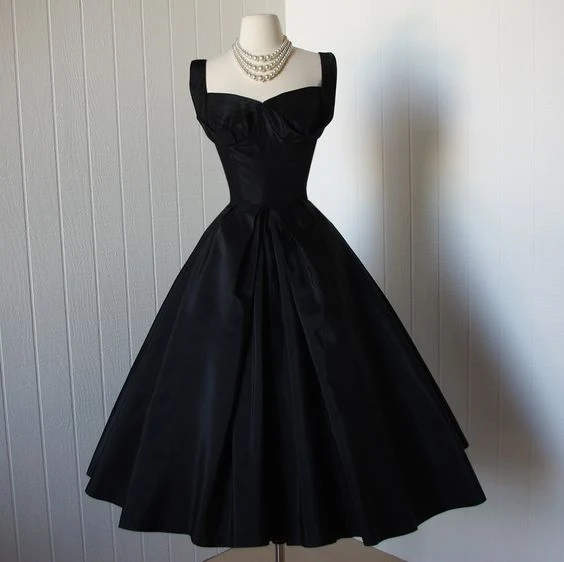 Robe de soirée fourreau courte en satin noir élégant