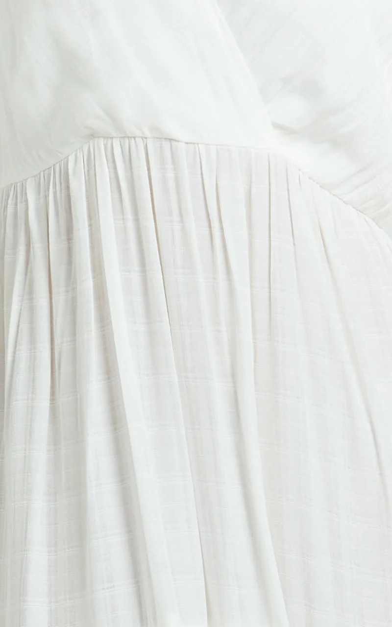 Cryzel Midi Dress - Flutter Sleeve Tiered Dress in White