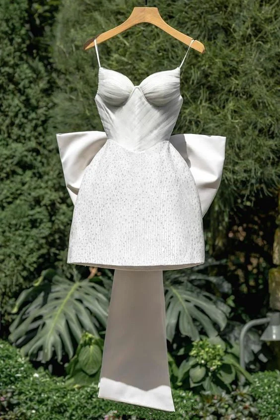 Robe de mariée courte blanche élégante pour le bal de fin d'année