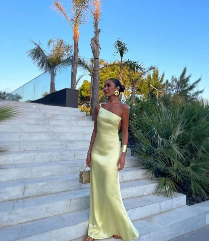 Robe de soirée jaune à une épaule et bretelles asymétriques, longueur au sol