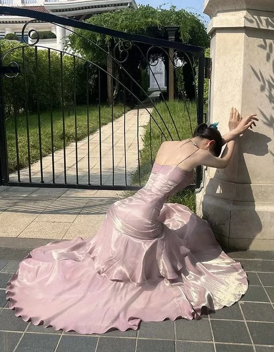Robe de soirée longue et élégante à bretelles vertes et décolleté en cœur