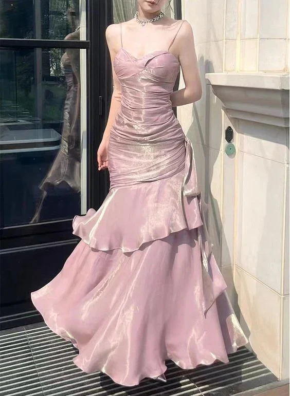 Robe de soirée longue et élégante à bretelles vertes et décolleté en cœur