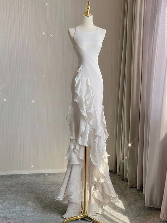 Robe de mariée élégante blanche à dos nu et fourreau