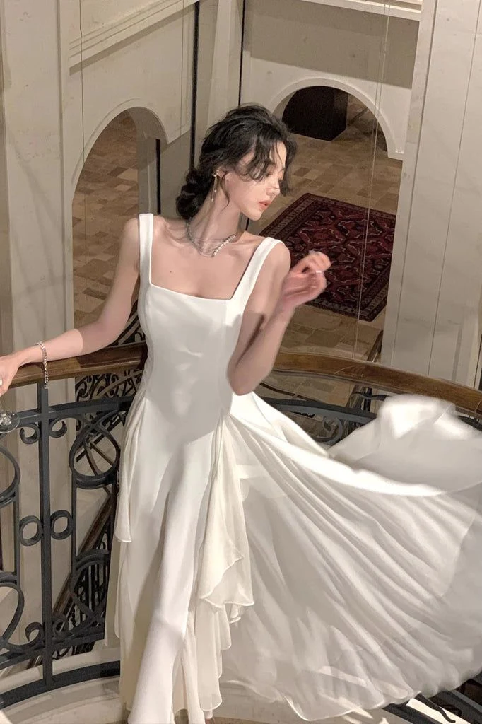 Robe de soirée élégante à col carré et coupe trapèze