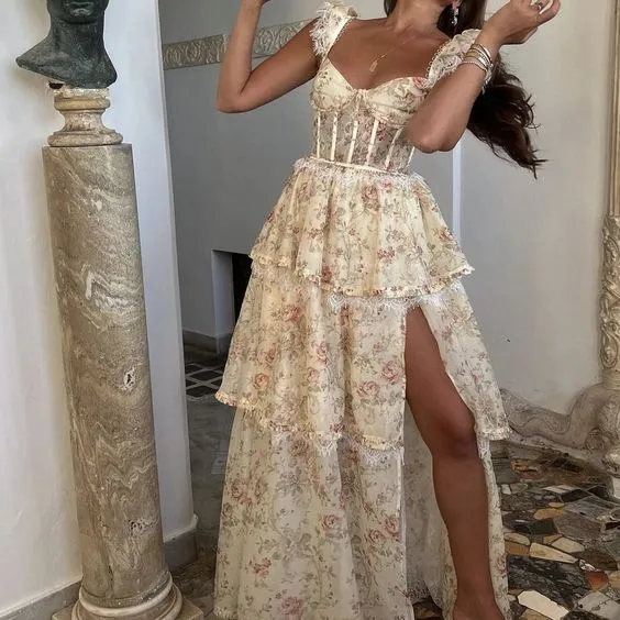 Robe de bal longue en dentelle à bretelles trapèze sexy