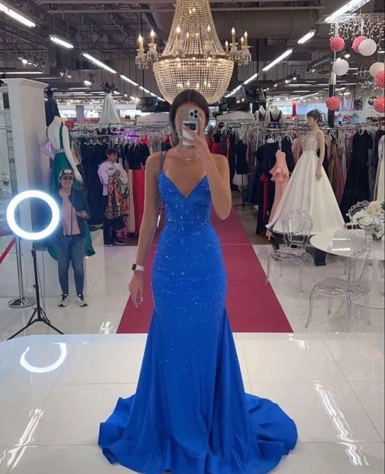 Robe de bal longue élégante bleu roi à bretelles spaghetti