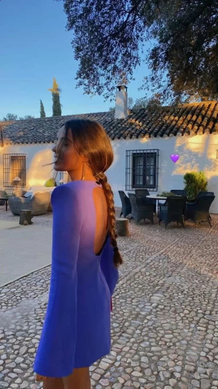 Robe de soirée courte violette à la mode