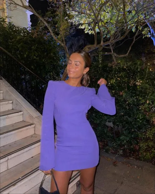 Robe de soirée courte violette à la mode