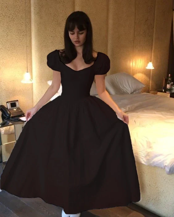 Robe de bal blanche élégante coupe trapèze pour femmes, idéale pour les soirées dansantes