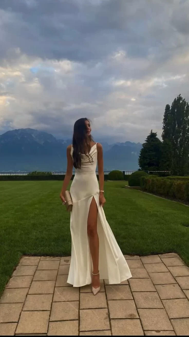 Belle robe de bal sirène blanche en satin à bretelles spaghetti sans manches