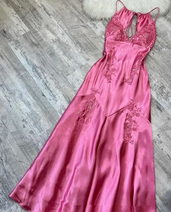 Robe de bal longue à col en V et robe de soirée en satin rouge et rose