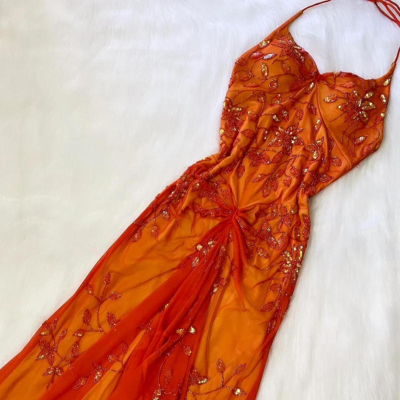 Robe de bal élégante orange à bretelles spaghetti et perles pour femme