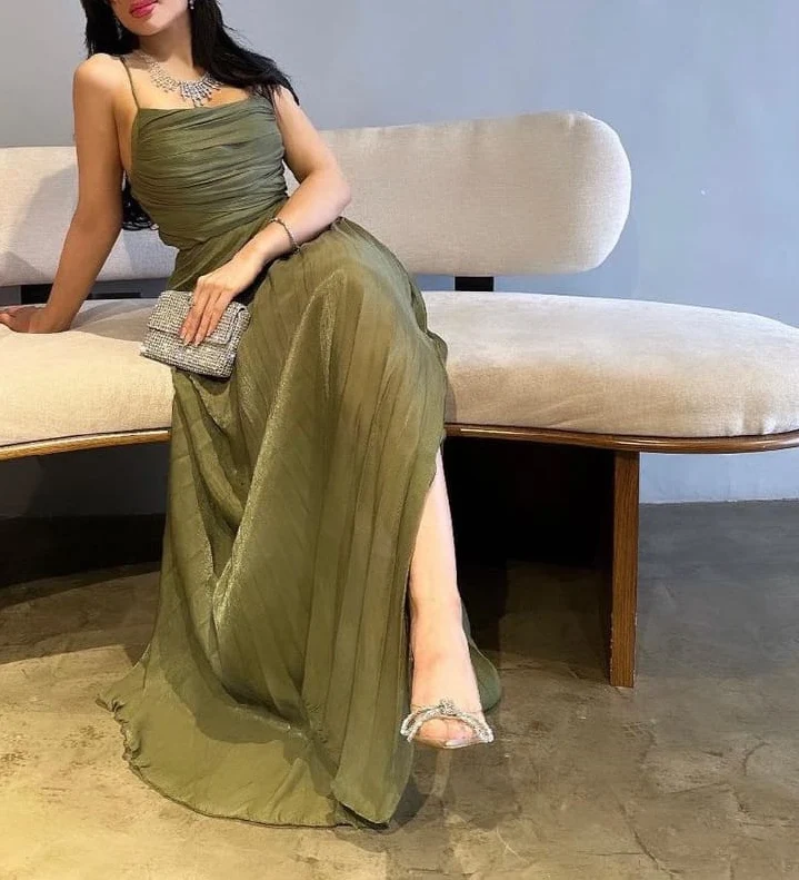 Robe de bal longue verte coupe trapèze pour femme