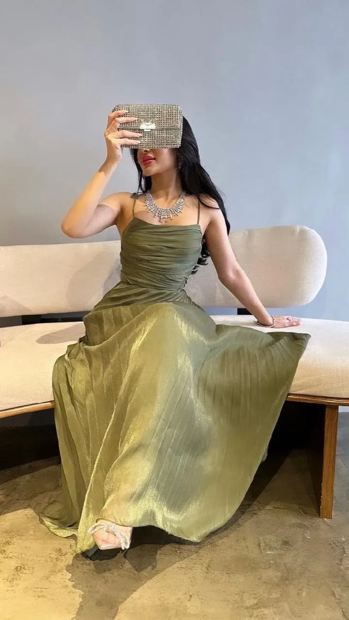 Robe de bal longue verte coupe trapèze pour femme