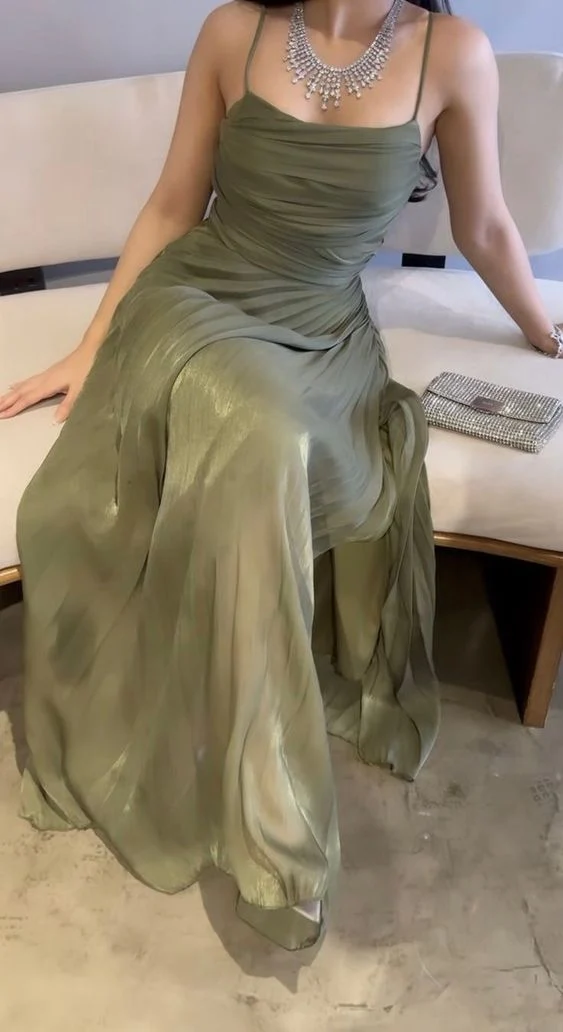 Robe de bal longue verte coupe trapèze pour femme