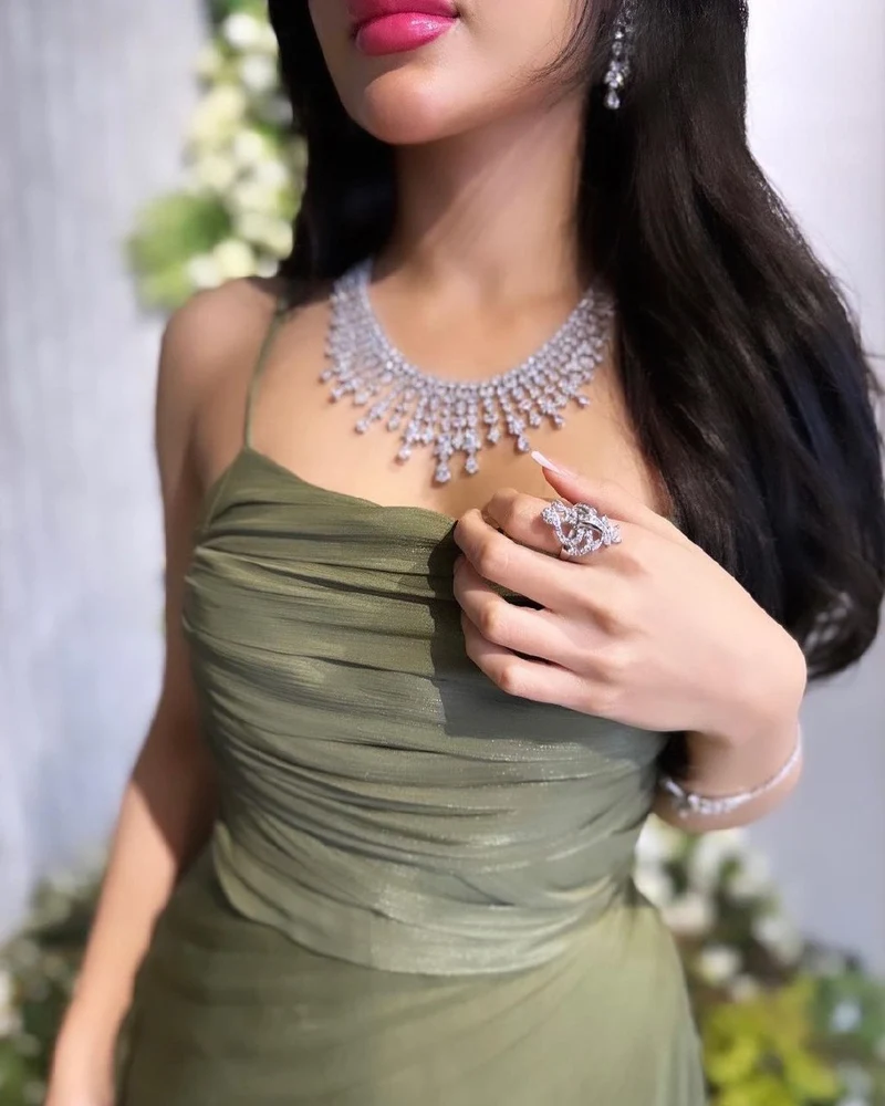 Robe de bal longue verte coupe trapèze pour femme