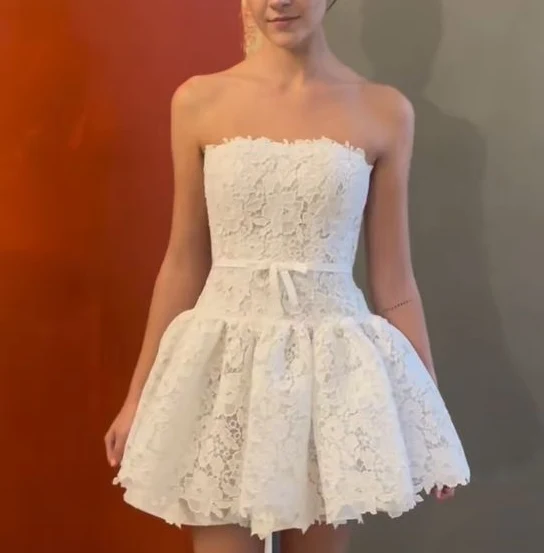 Robe de mariée élégante en dentelle plissée blanche pour femme