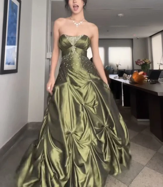 Robe de soirée longue en satin vert