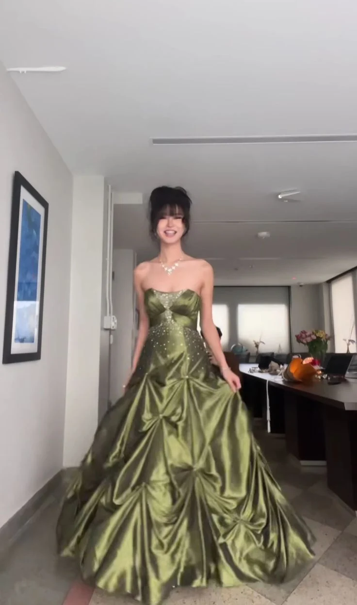 Robe de soirée longue en satin vert