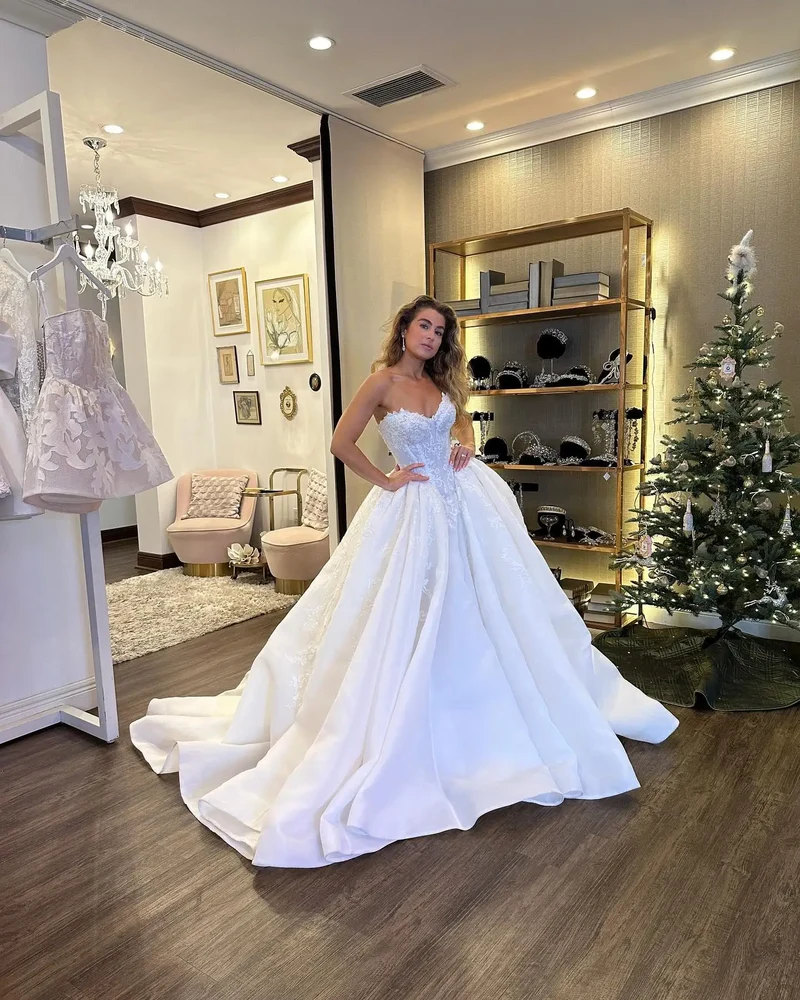 Robe de mariée trapèze en dentelle ivoire avec décolleté en cœur