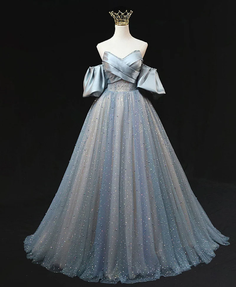 Robe de soirée longue bleue en tulle et perles