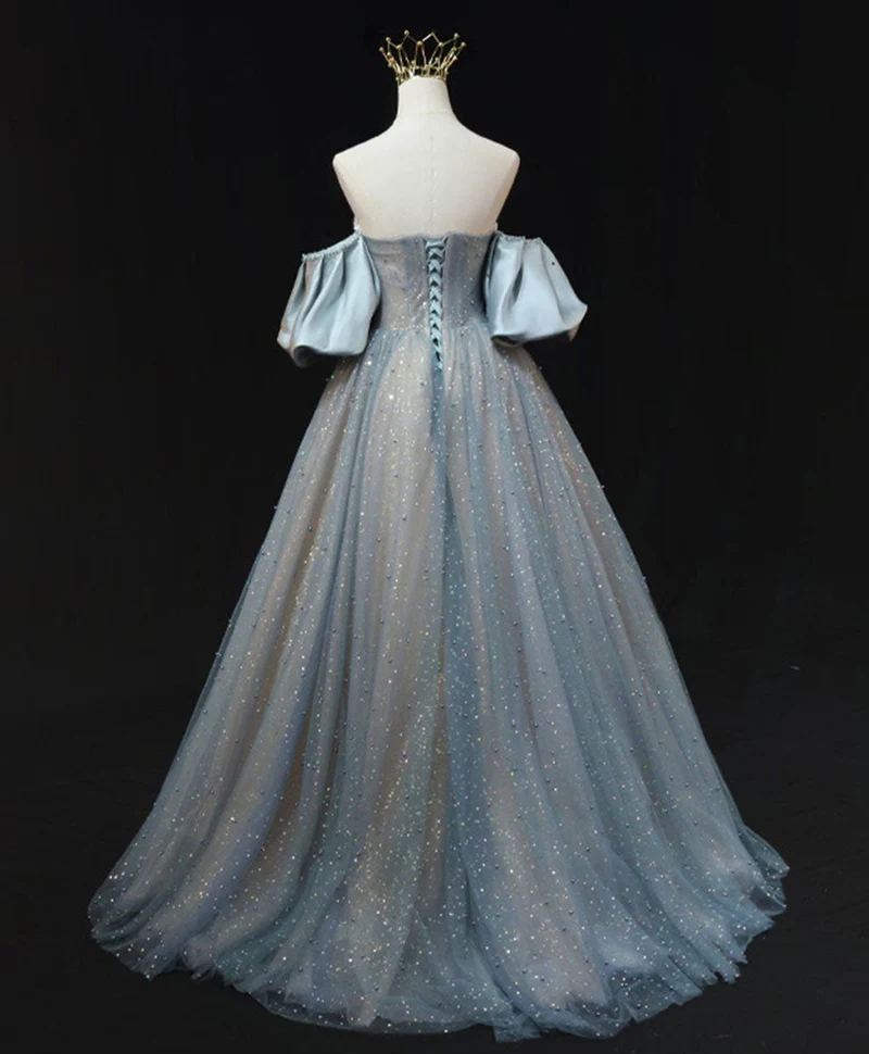 Robe de soirée longue bleue en tulle et perles