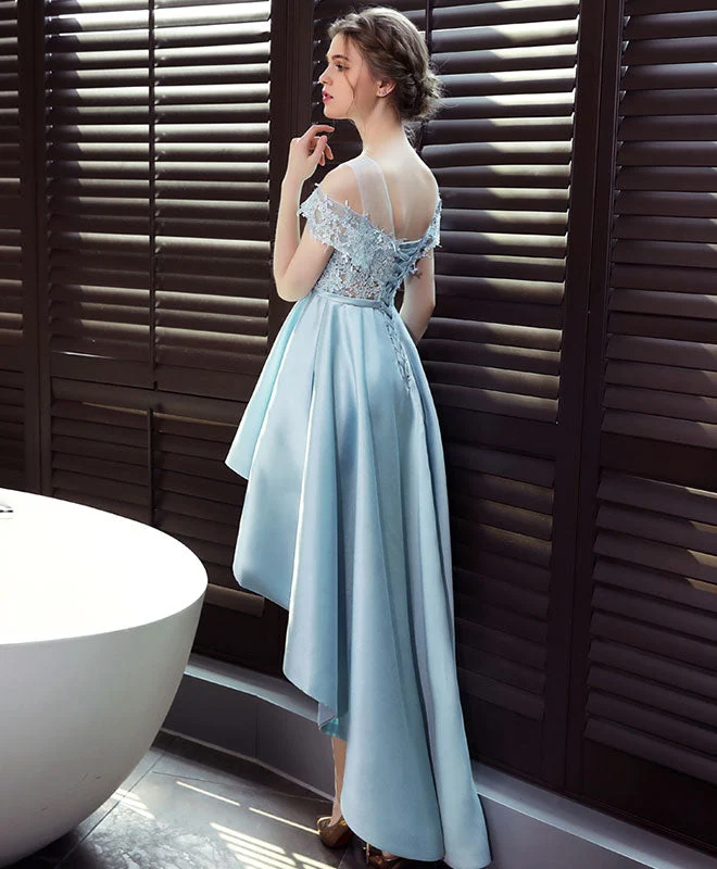 Robe de soirée élégante en satin bleu clair et dentelle