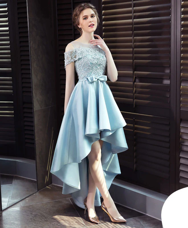 Robe de soirée élégante en satin bleu clair et dentelle
