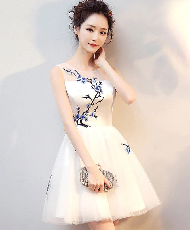 Robe de soirée courte en tulle blanc élégant, coupe trapèze