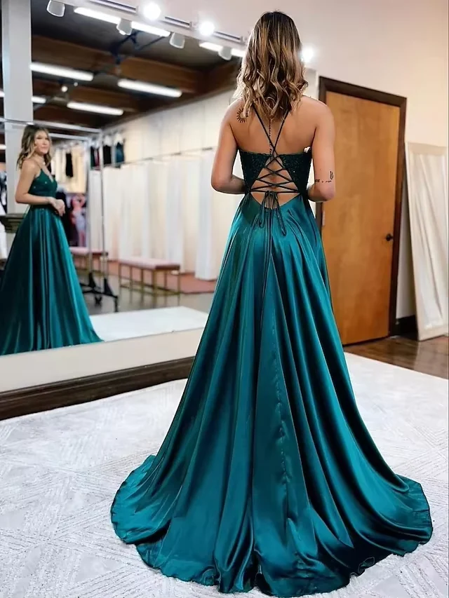 Robe de bal élégante longue en satin à col en V et dentelle