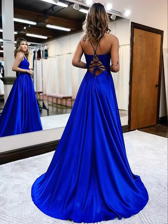Robe de bal élégante longue en satin à col en V et dentelle