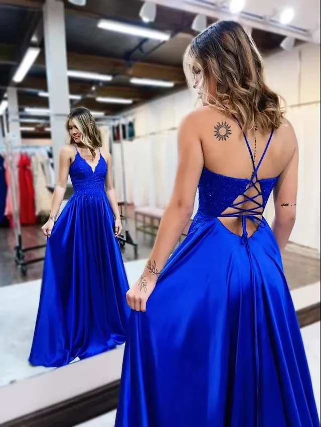 Robe de bal élégante longue en satin à col en V et dentelle