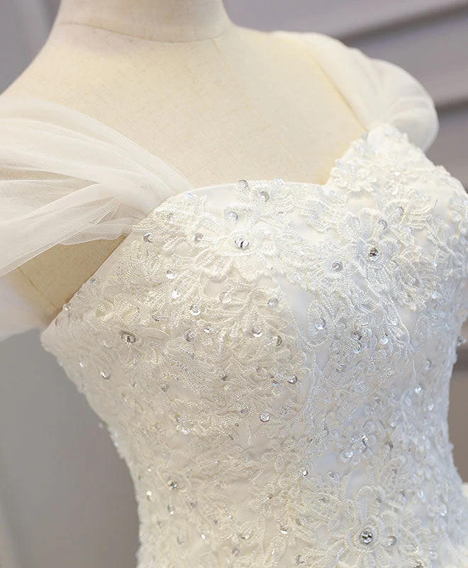 Robe de mariée longue et élégante en tulle et dentelle blanche