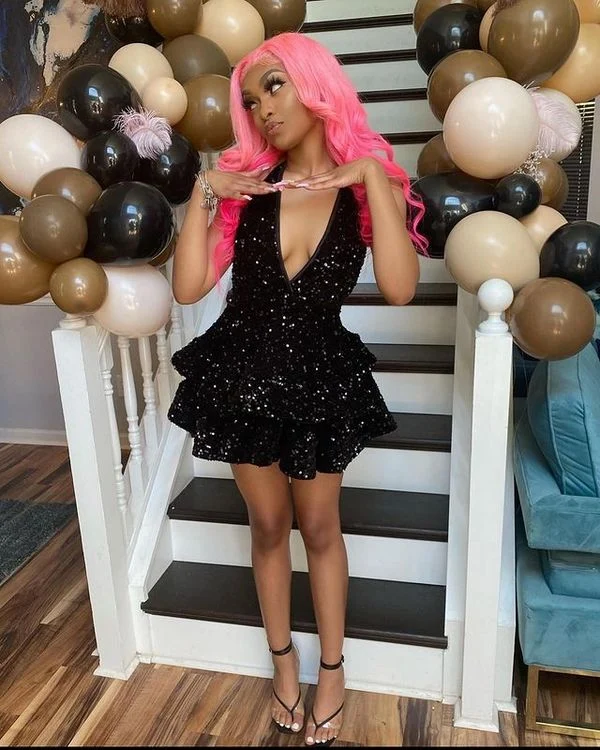 Robe de cocktail noire sexy et scintillante, dos ouvert à paillettes