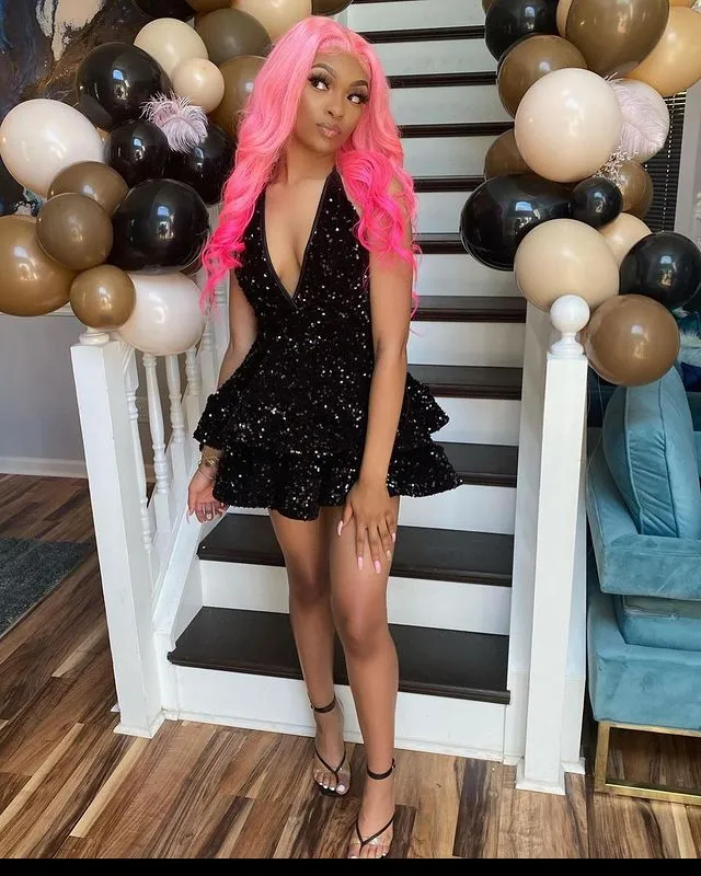 Robe de cocktail noire sexy et scintillante, dos ouvert à paillettes
