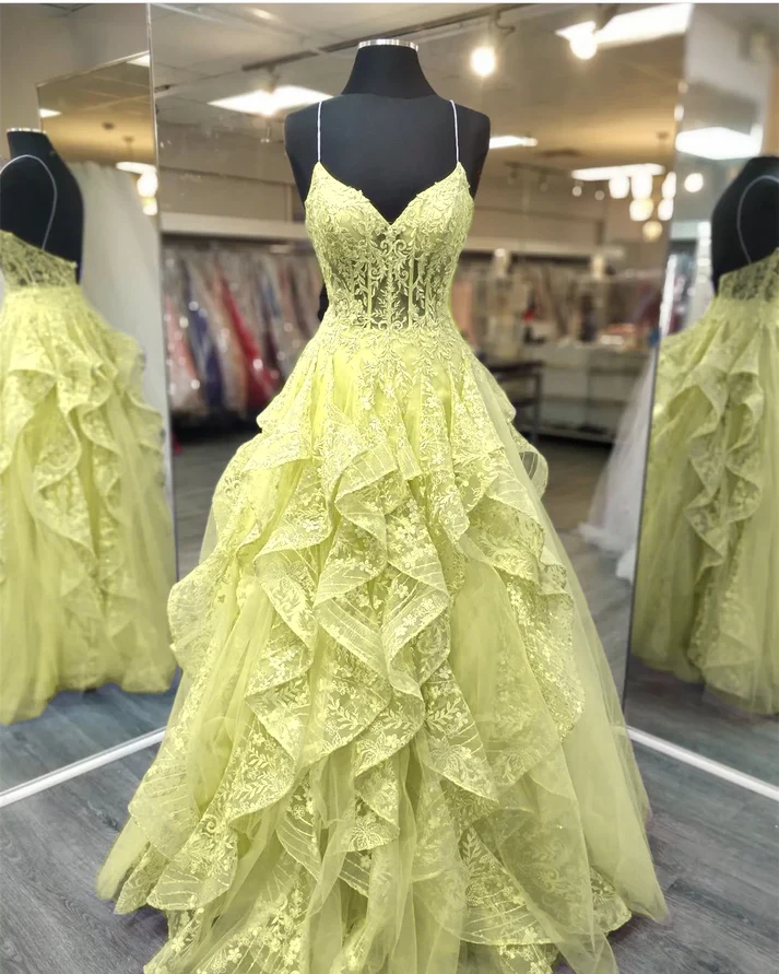 Superbes robes de soirée lilas à bretelles spaghetti pour les soirées de bal formelles
