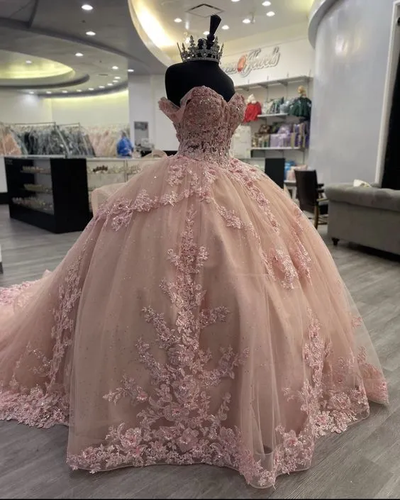 Belle robe de bal longue en dentelle rose pour les 16 ans