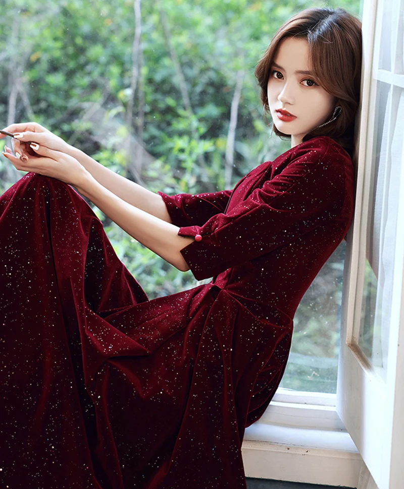 Robe de bal longue en velours bordeaux