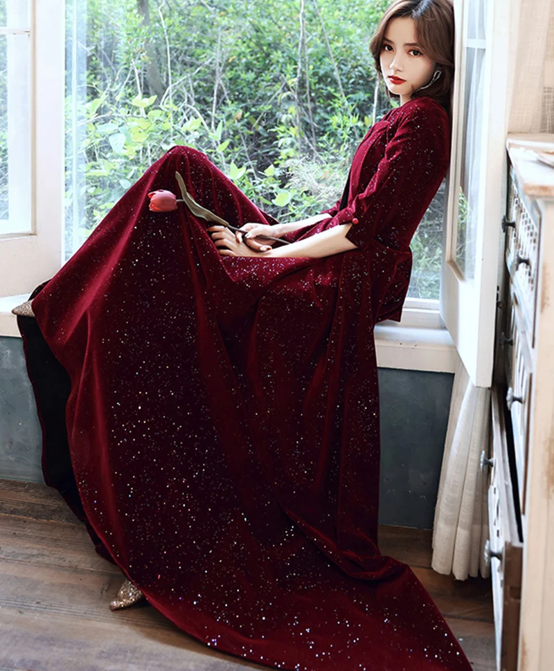 Robe de bal longue en velours bordeaux