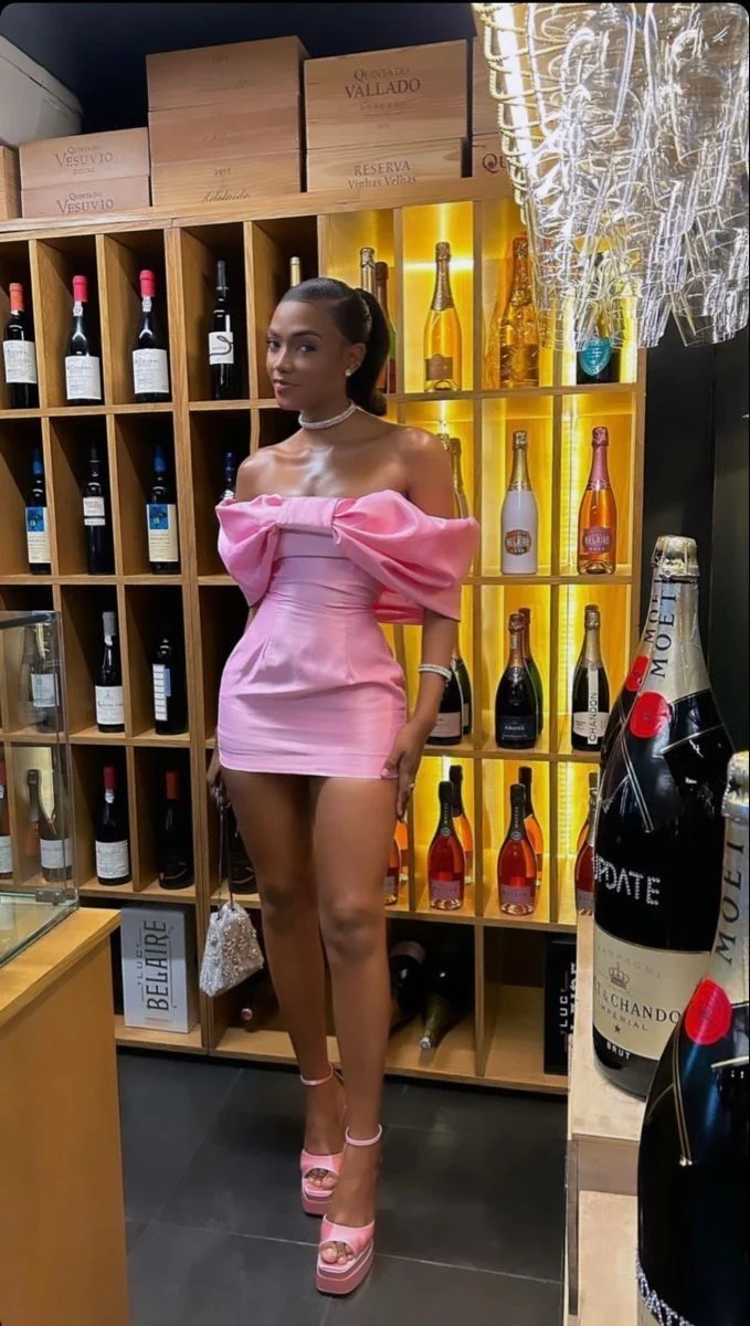 Robe de bal courte en satin rose
