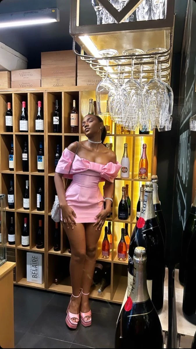 Robe de bal courte en satin rose