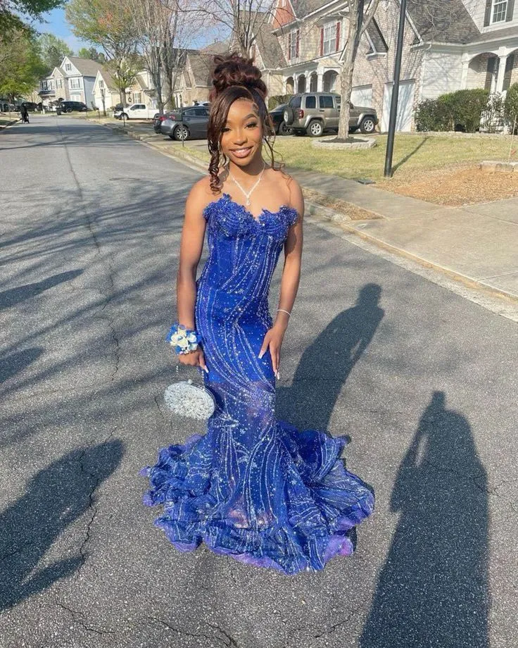 Robe de bal sirène bleu roi à sequins et décolleté en cœur