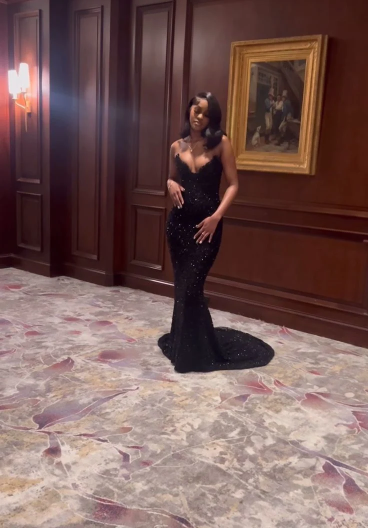 Robe de soirée longue noire sans bretelles style sirène