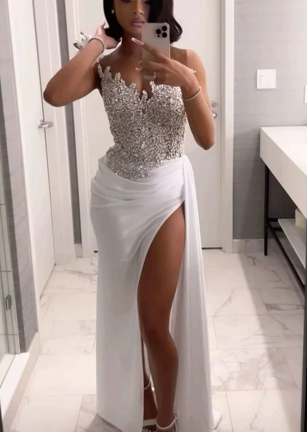 Superbe robe de bal longue blanche coupe trapèze avec fentes