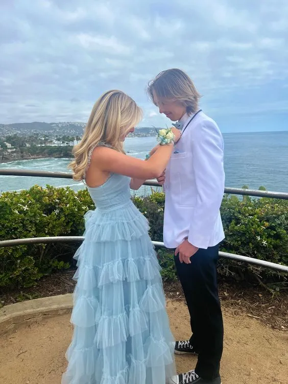 Robe de soirée bleue élégante