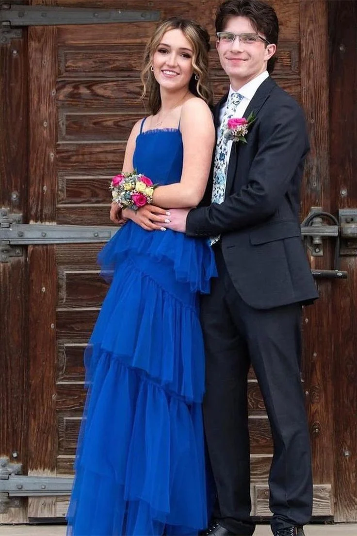 Robe de bal princesse élégante en tulle bleu royal à plusieurs niveaux