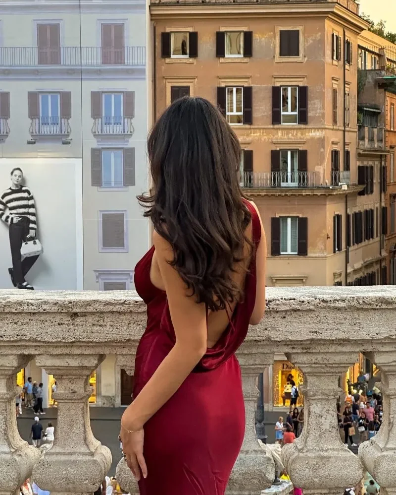 Robe de bal bordeaux à col en V profond, robe de soirée en satin