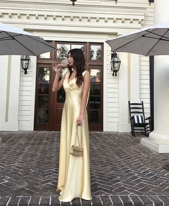 Robe de bal élégante jaune longue avec décolleté en V